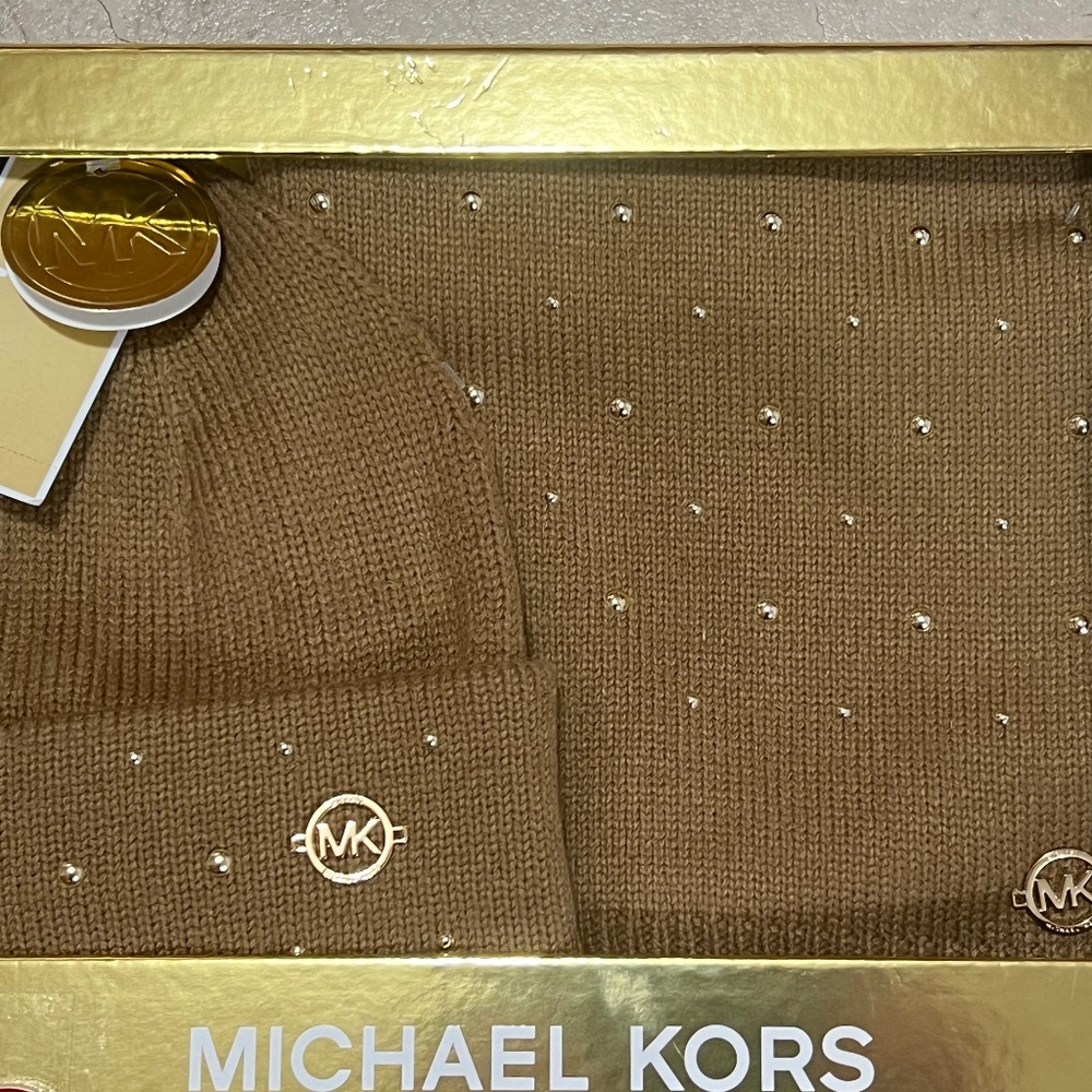 🎁Michael Michael Kors Women's Cable Knit Scarf and Beanie Set